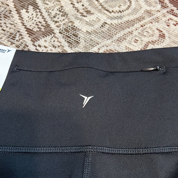 Old Navy Active High Rise Legging - Picture 9 of 9